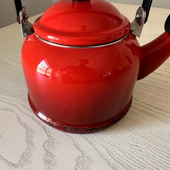 Le Creuset Whistling Tea Kettle 1.25 Quarts 1.1L Teapot Red Enamel - Picture 9 of 9